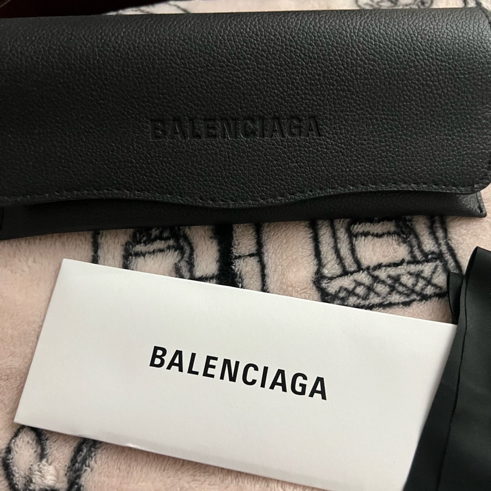 New BALENCIAGA Sunglasses - Picture 7 of 7